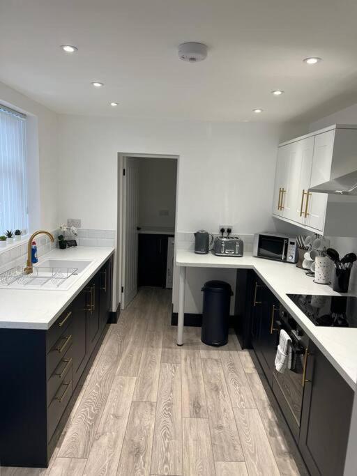 Beautiful Anfield Family Home Liverpool Bagian luar foto